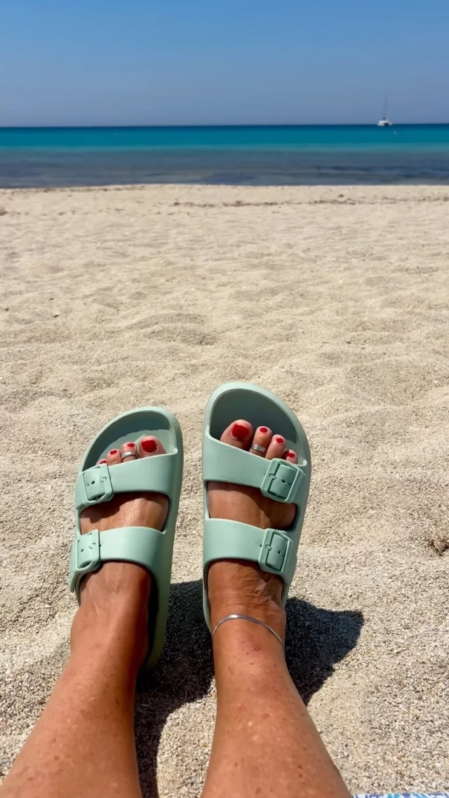 I can’t wait for the next retreat…

And showing off my new flip-flops that match the colors of the sea 🤭

#iousía #retreats #witchesandwonders #creativetherapy #bluelover