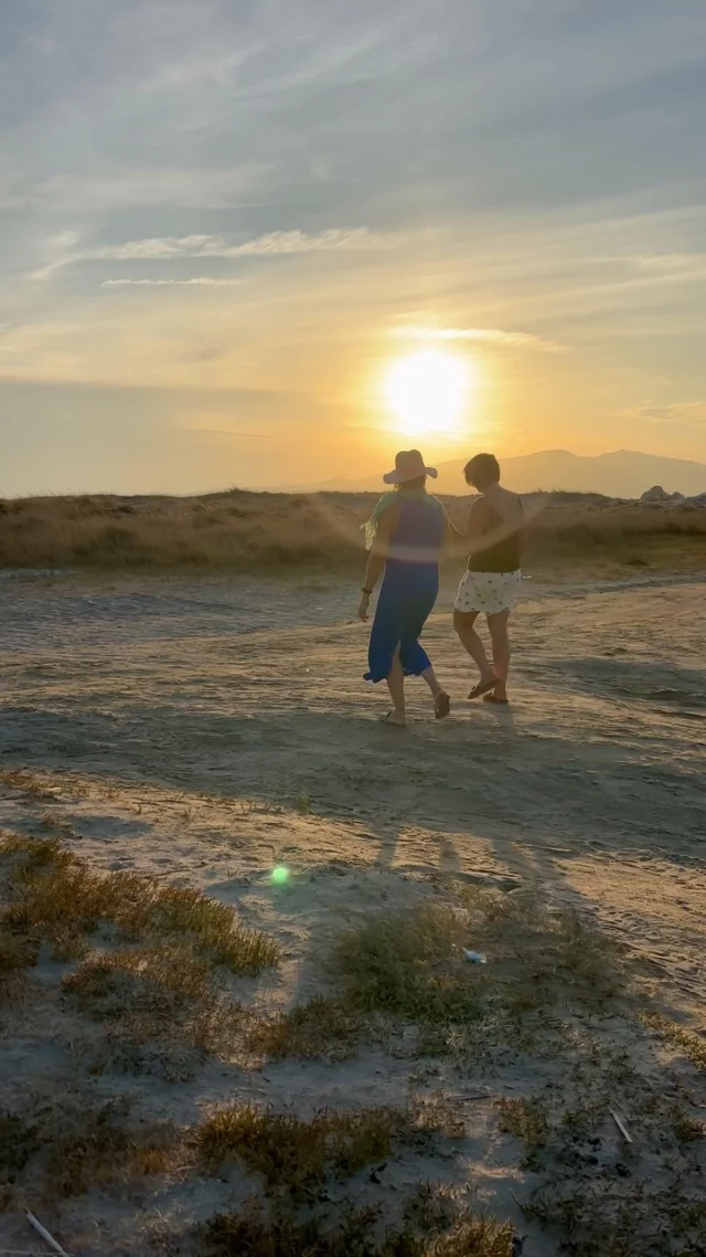 Witches exploring
By sunset 

#iousía #retreats #witchesandwonders #creativetherapy #shadowworker