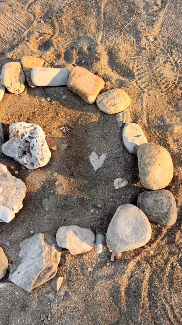 Friday Heartsday

Hearts waiting to be found

Look out for your heart too! 💙

#retreats #fridayheartsday #heartstones #heartonmypath #iousía