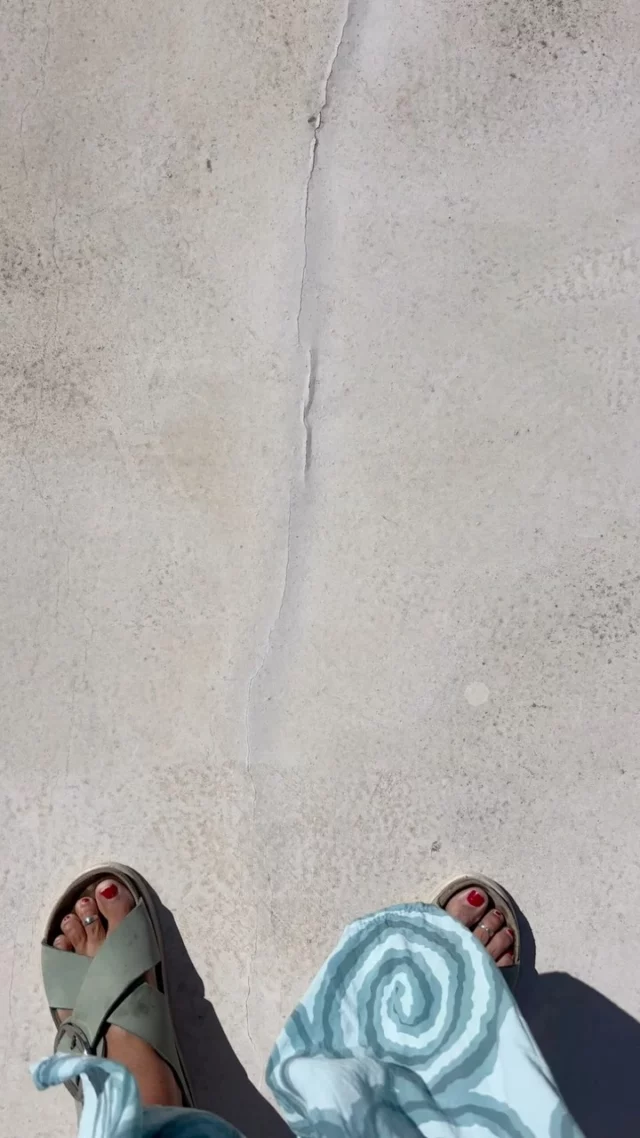 Trouble on the roof…

Cracks don’t only let the light come in
But also the water😔

#iousía #retreats #rooftoptroubles #creativetherapy #fixer
